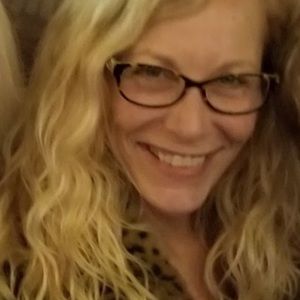 Meet your Posher, Elise